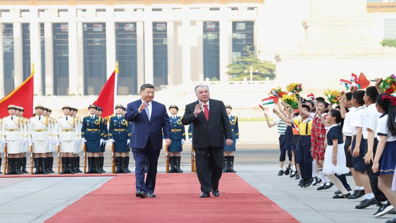 习近平同塔吉克斯坦总统拉赫蒙会谈