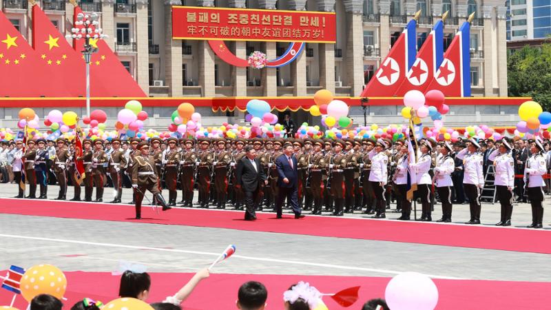 习近平出席金正恩举行的欢迎仪式