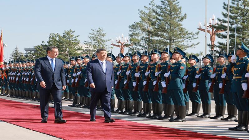 习近平同吉尔吉斯斯坦总统扎帕罗夫会谈