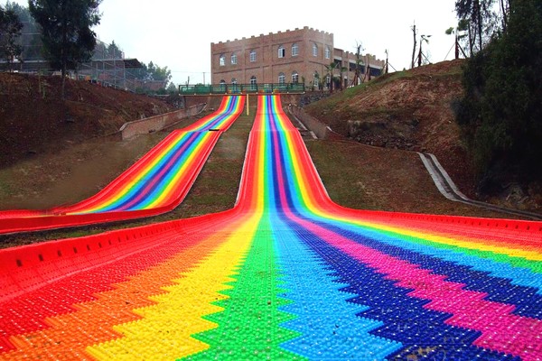 七彩滑道.jpg